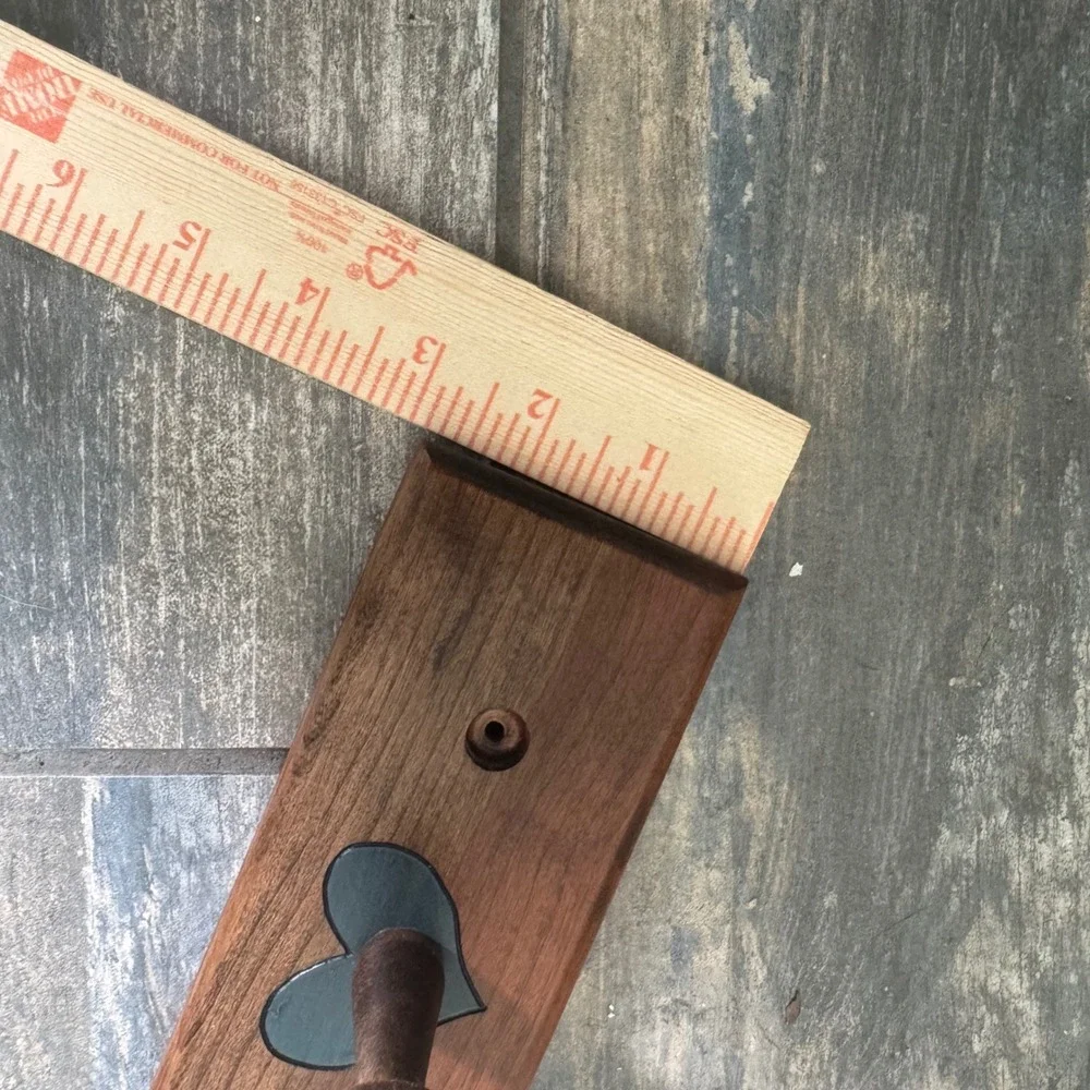 Vintage Heart Wood Wall Coat Rack 5 Peg Shaker Style Brown Blue Country Decor